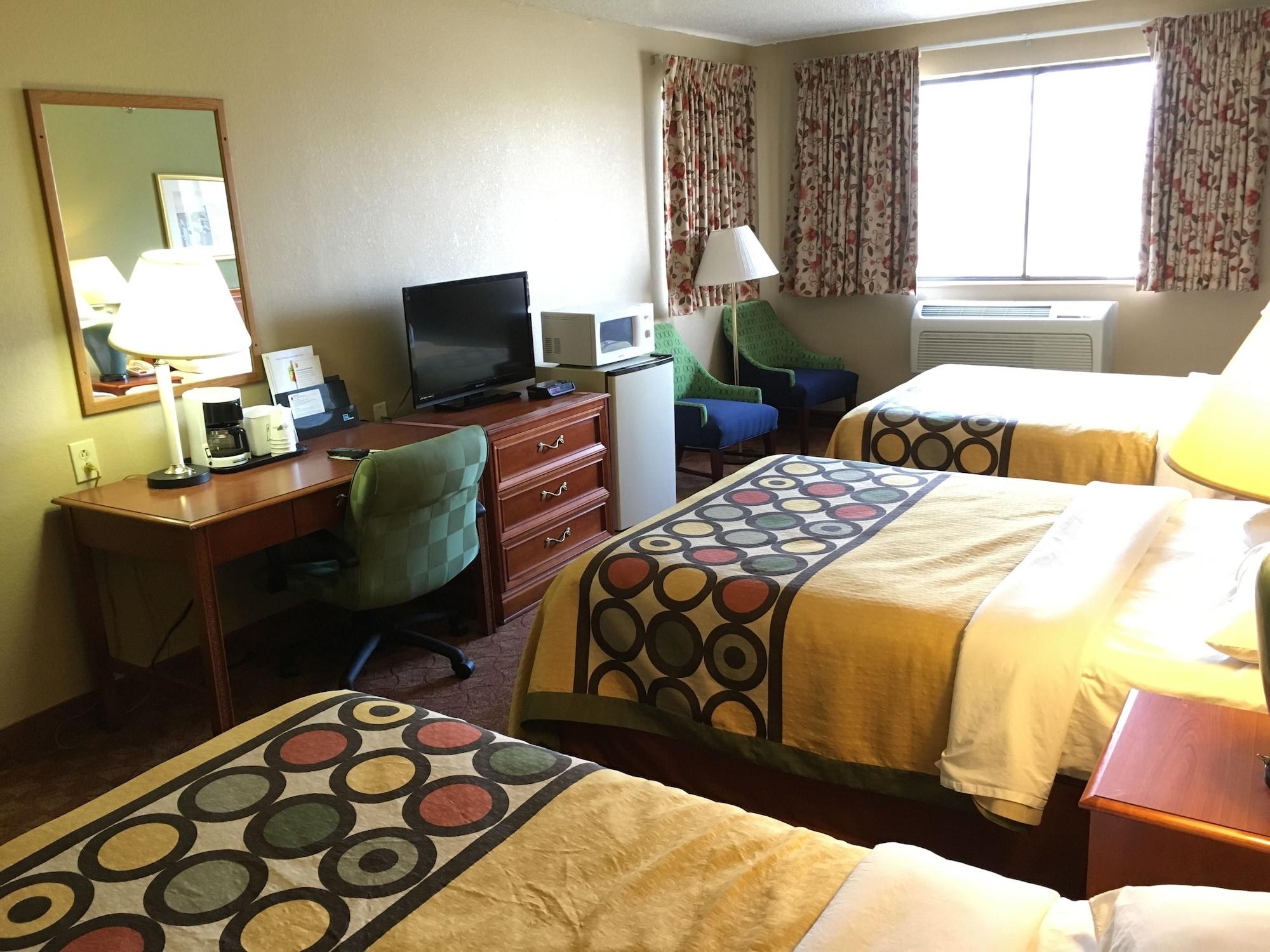 Super 8 By Wyndham Howe Esterno foto