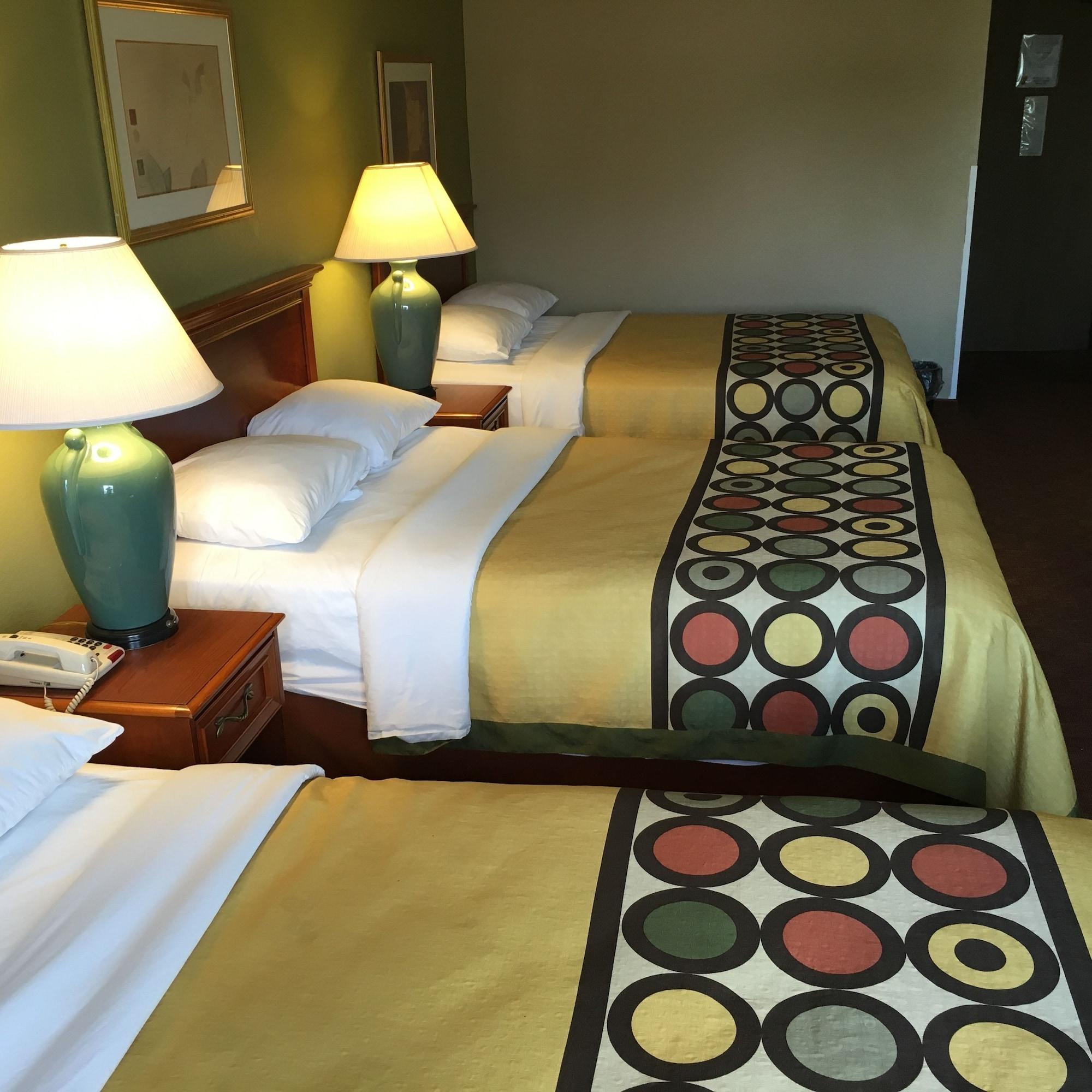Super 8 By Wyndham Howe Esterno foto