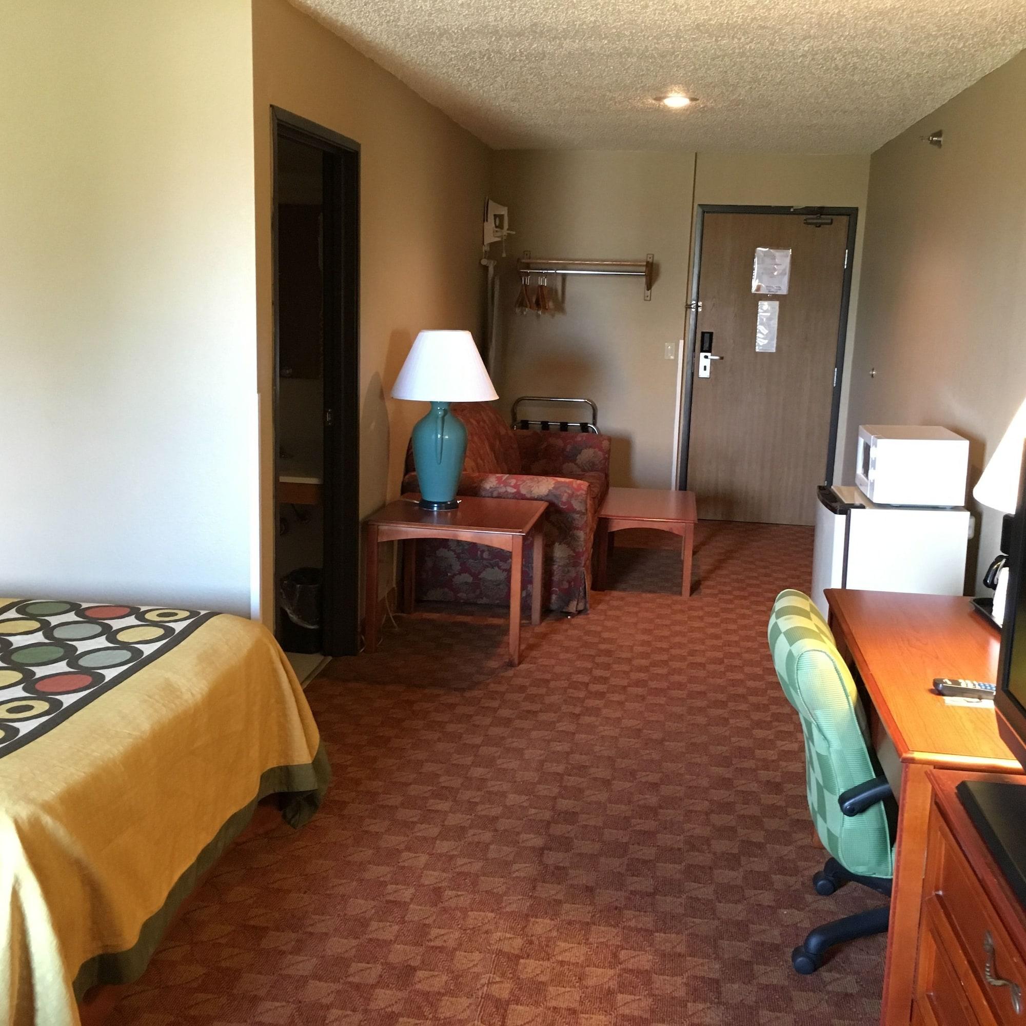 Super 8 By Wyndham Howe Esterno foto