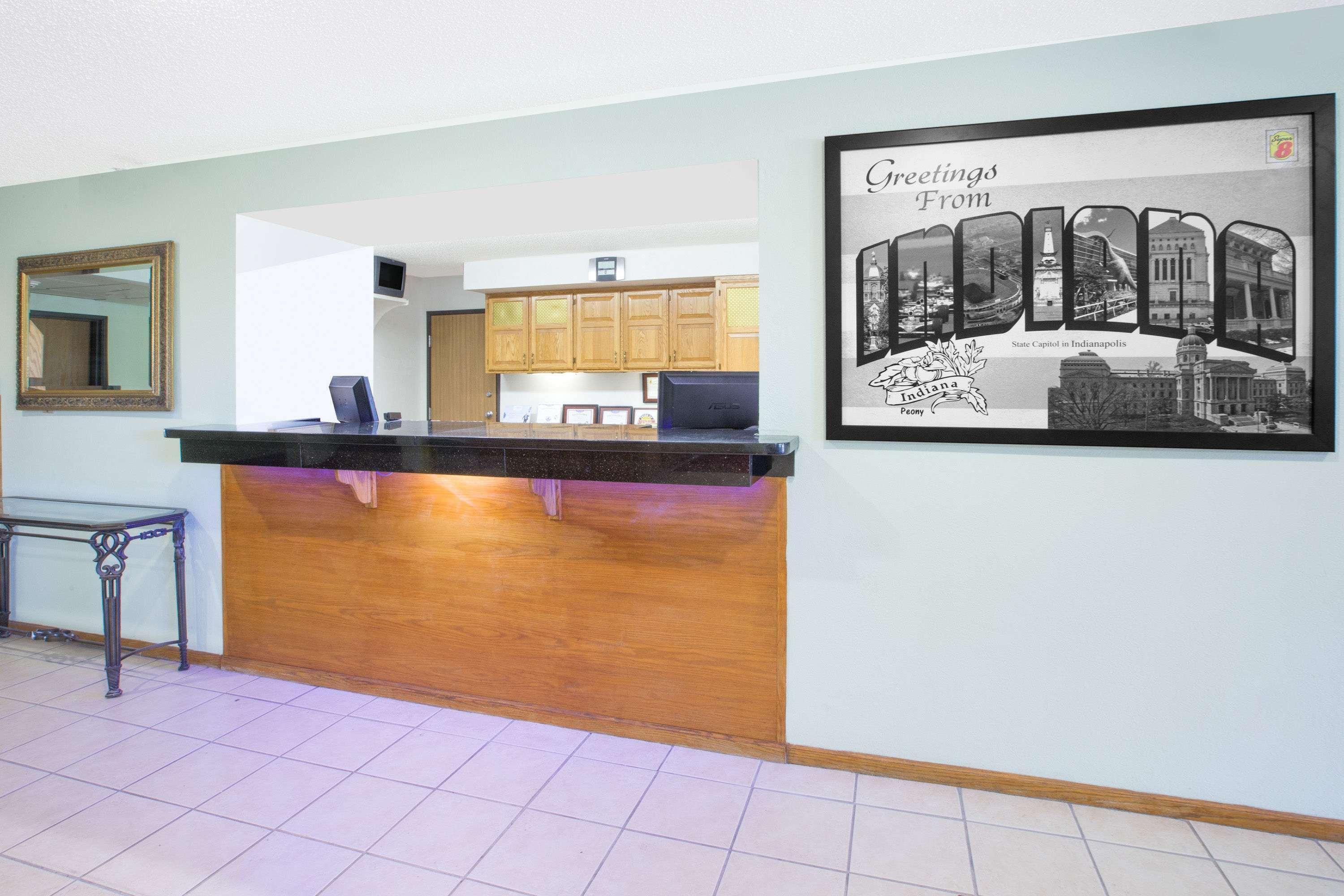 Super 8 By Wyndham Howe Esterno foto