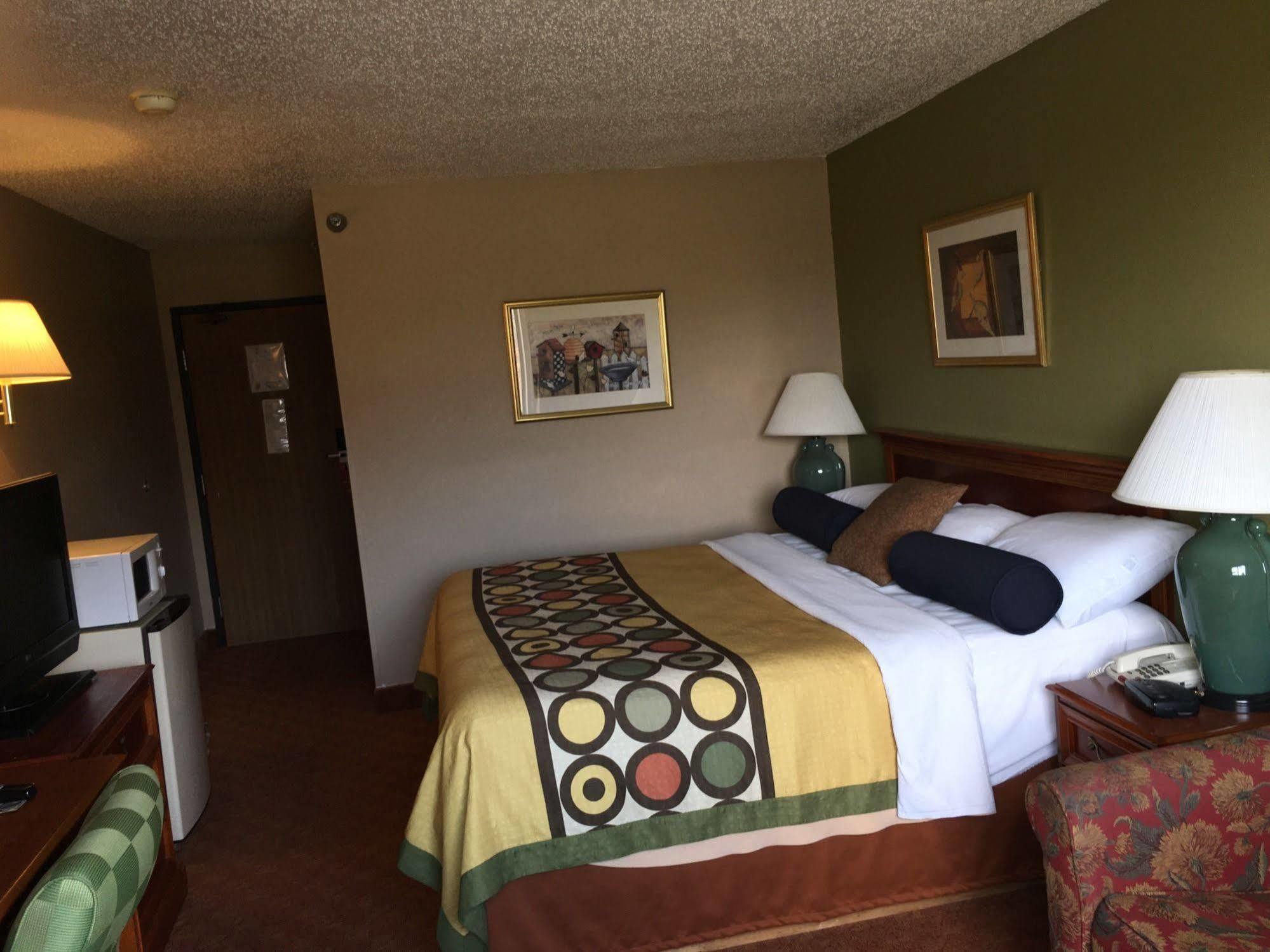 Super 8 By Wyndham Howe Esterno foto